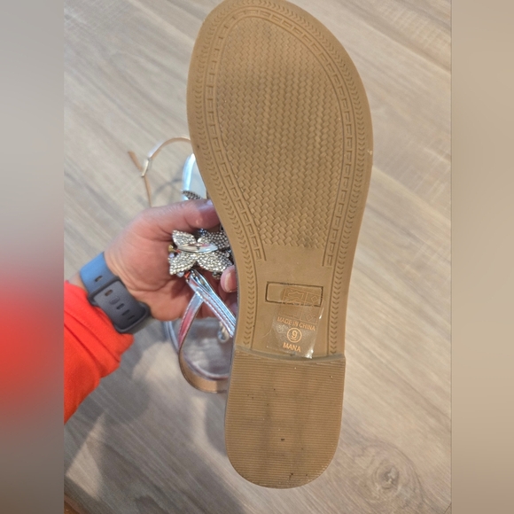 Silver Butterfly Sandals Like New Sz 9 Style Mana - Picture 8 of 12